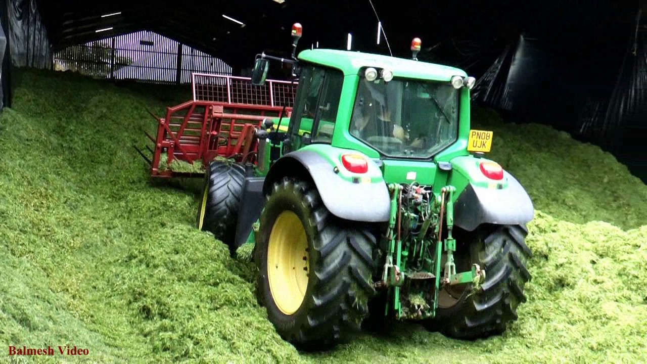 Pitwork with John Deere on the Buckrake.