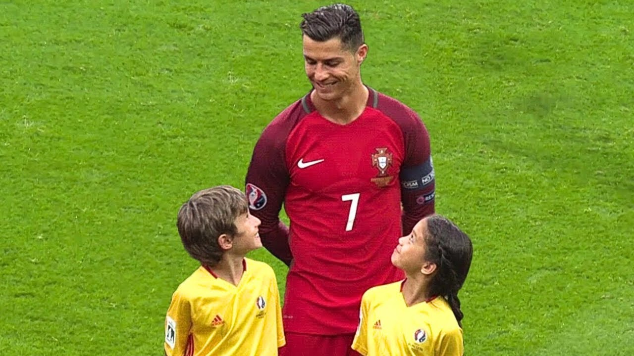 When Kids Meet Their Football Idols