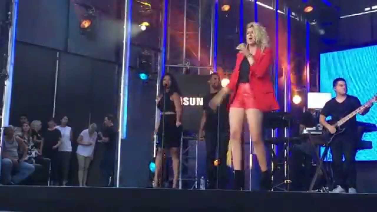 Tori Kelly 