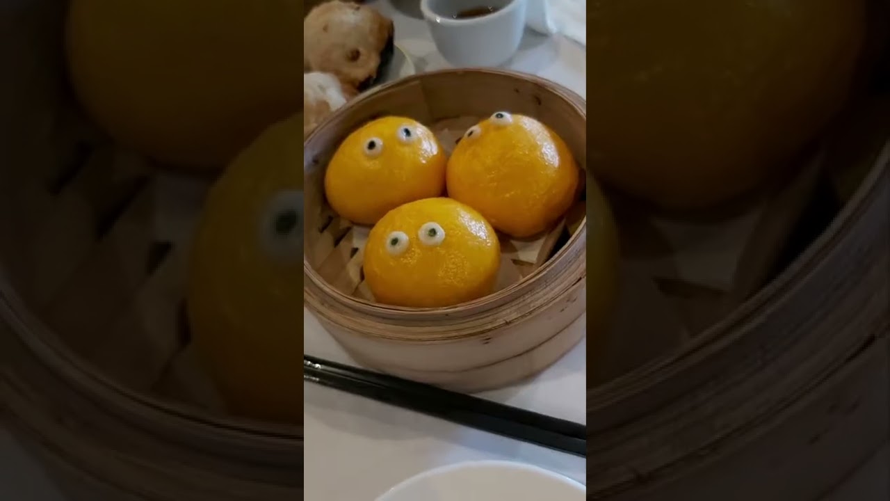 Very Yummy Salted Egg Custard Lava Bun