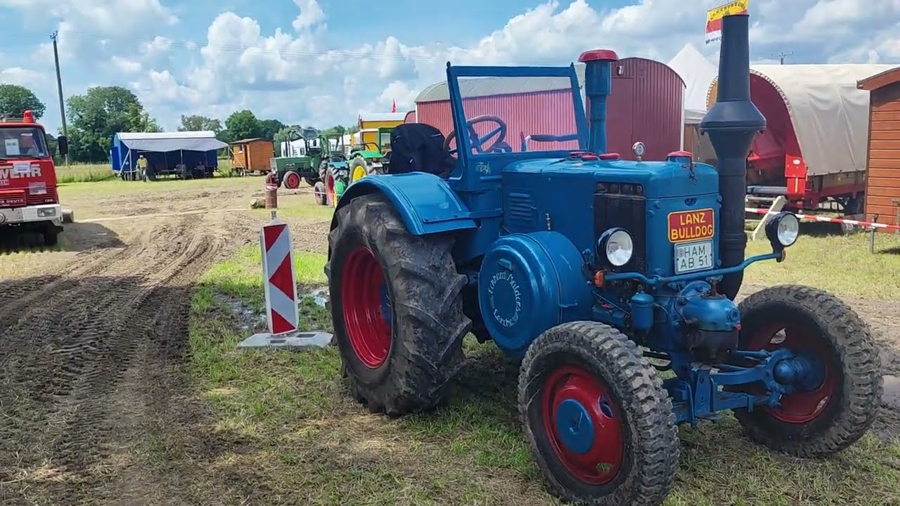 Rundgang Teil 2, Schlepper Treffen Dolberg Ahlen 23.06.24. Lanz Bulldog & Finger im Bild 😉.