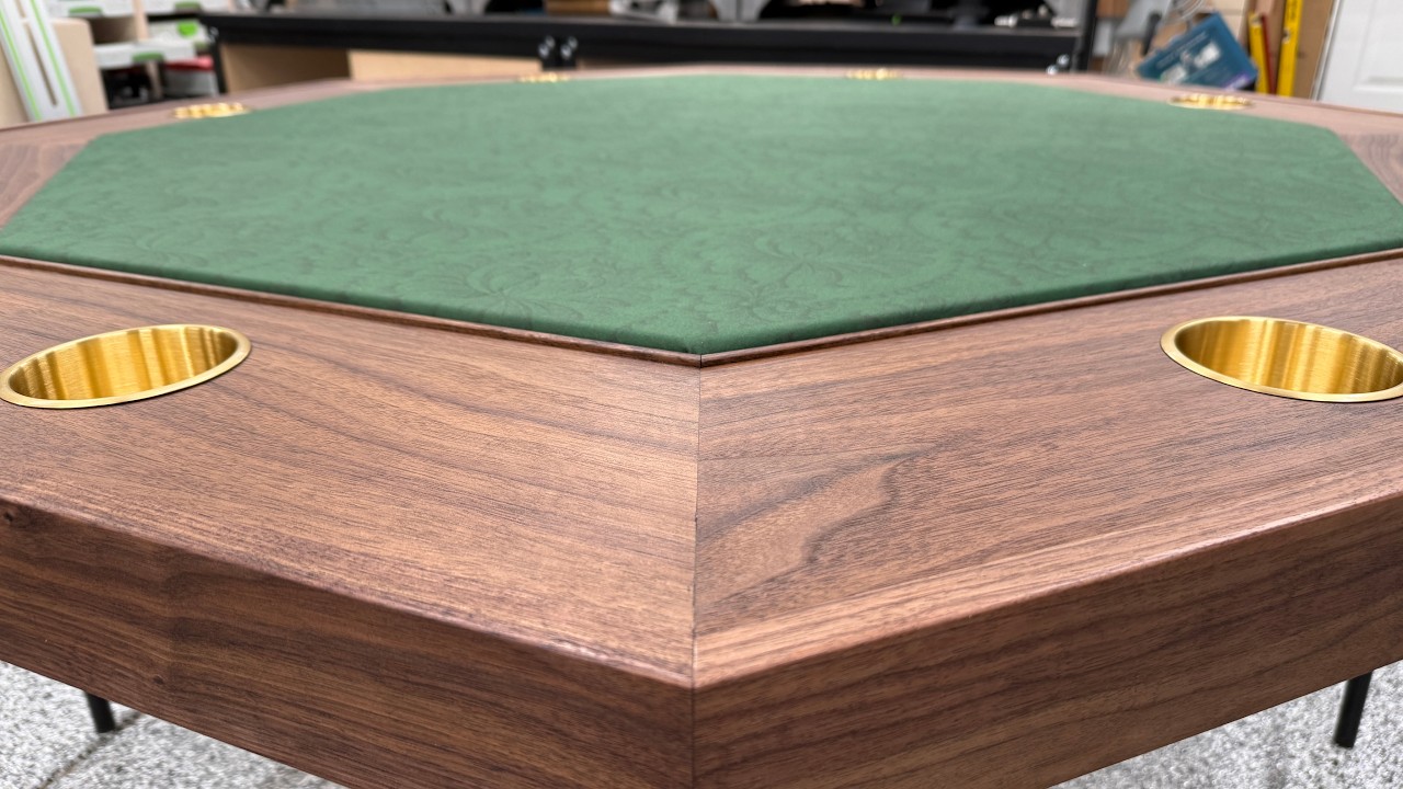 Collapsible poker table build