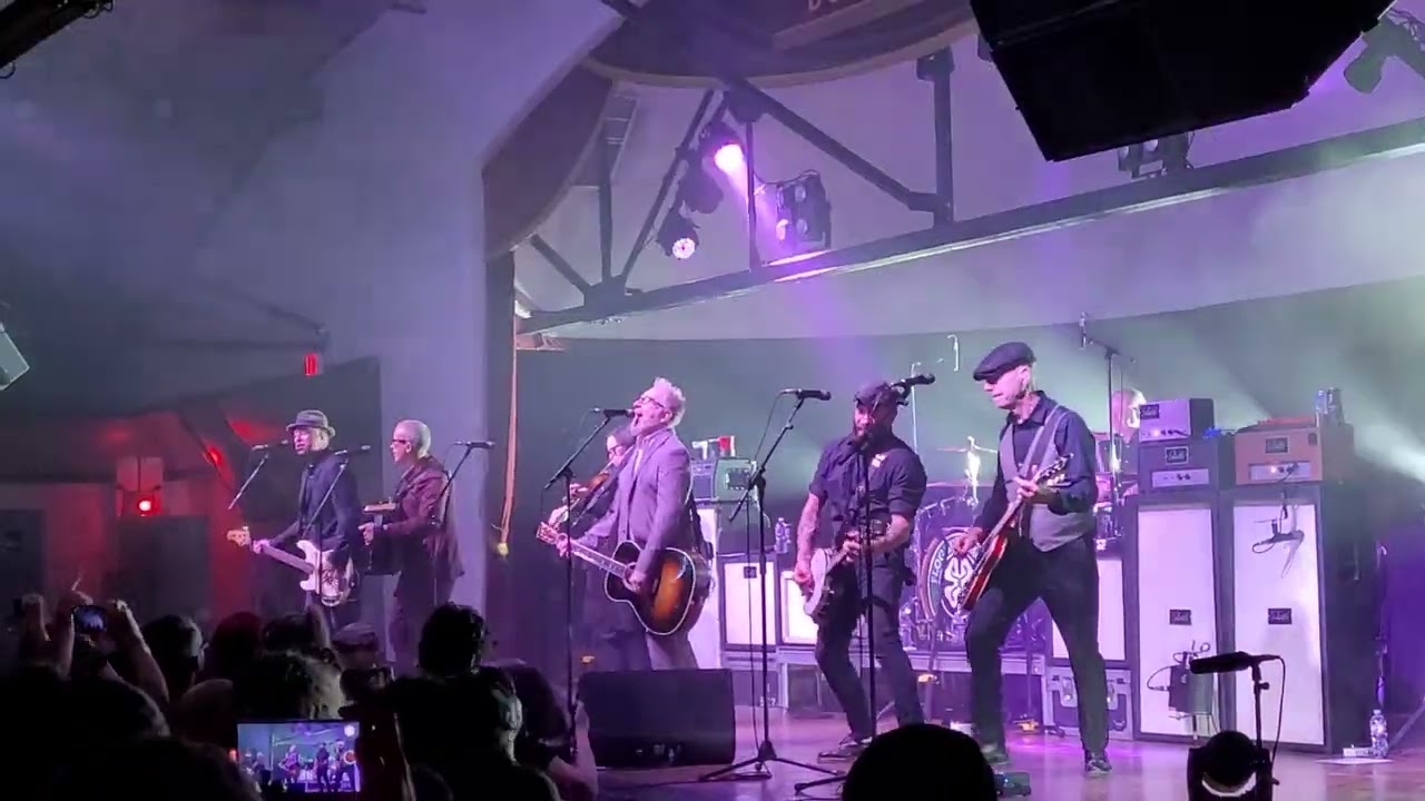 Flogging Molly singing Drunken Lullabies 