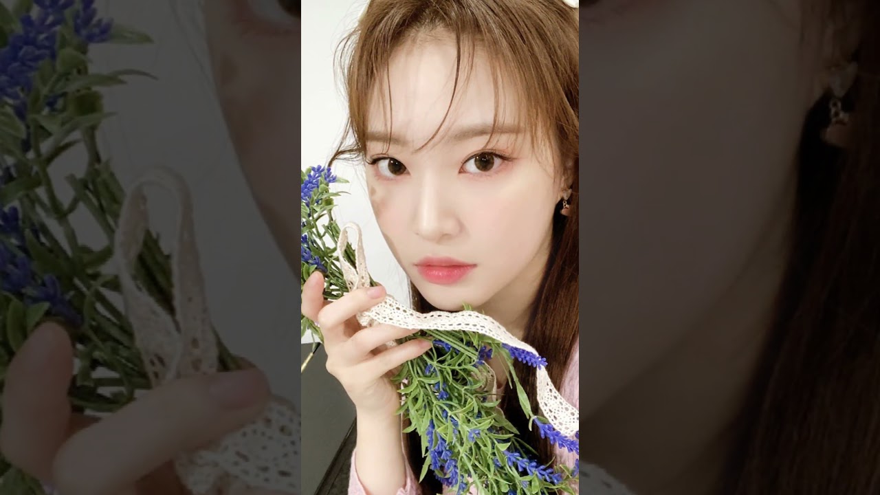 Weeekly(위클리) | Zoa (조아) & Shin Jiyoon (신지윤) "Holiday Party"