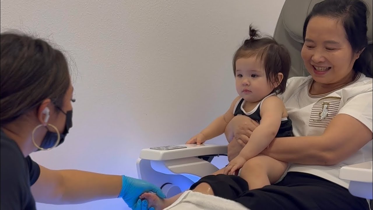CÁ DẪN NGOẠI ĐI TRẢI NGHIỆM LÀM CHÂN PEDICURE Ở MỸ. CƯỜI BỂ BỤNG VỚI NGOẠI 😆