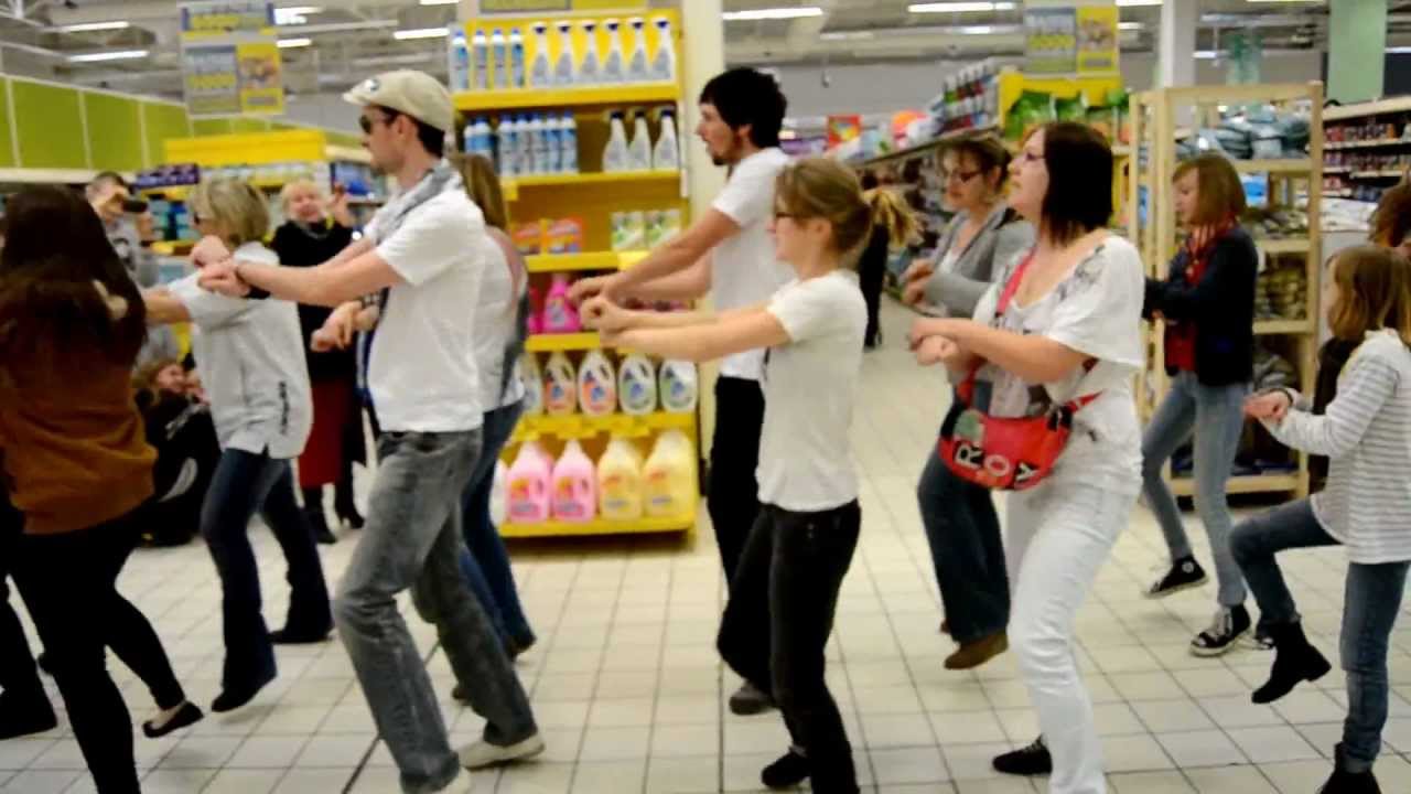 FLASH-MOB GAGNAM STYLE @GÉANT CASINO AMILLY 45