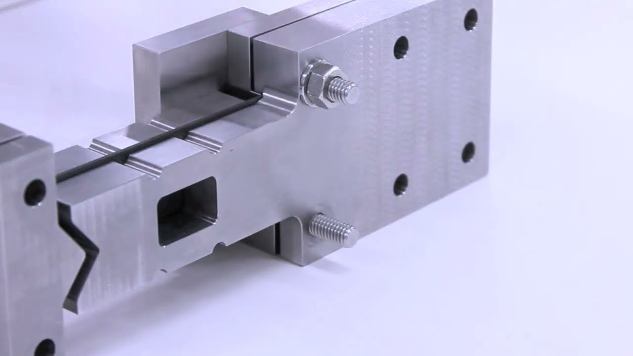 ASTM D6484: Prove di Compressione a Foro Aperto (OHC) su CFRP con Shimadzu AGX-V2 Series