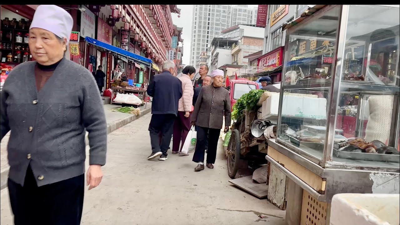 進入甘肅，品嚐回族小吃清真湯圓，味道太好了。無人駕駛車滿街跑
