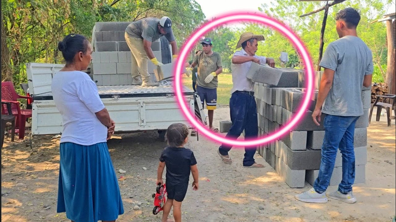 Vean A Don Victor Muy Feliz Bajando Rl Material De Su Casa 😭