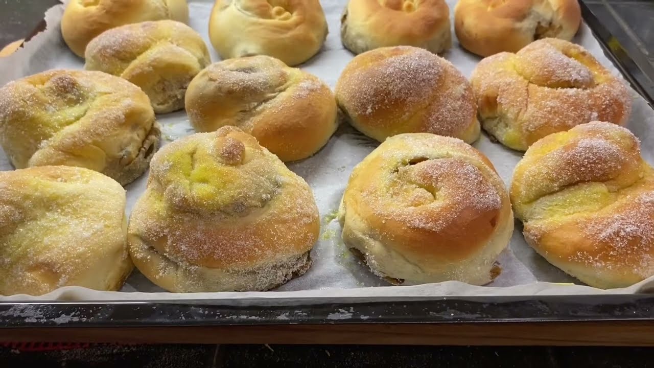 How to make Ensaymada with sweet mung bean/ How to make bread with Mung Bean Filling