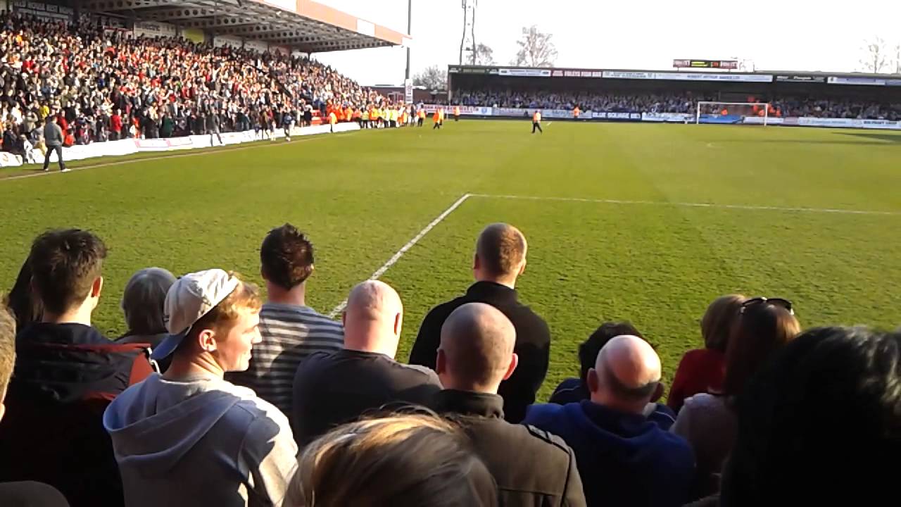 Kidderminster Harriers: Stockport Fans Fighting
