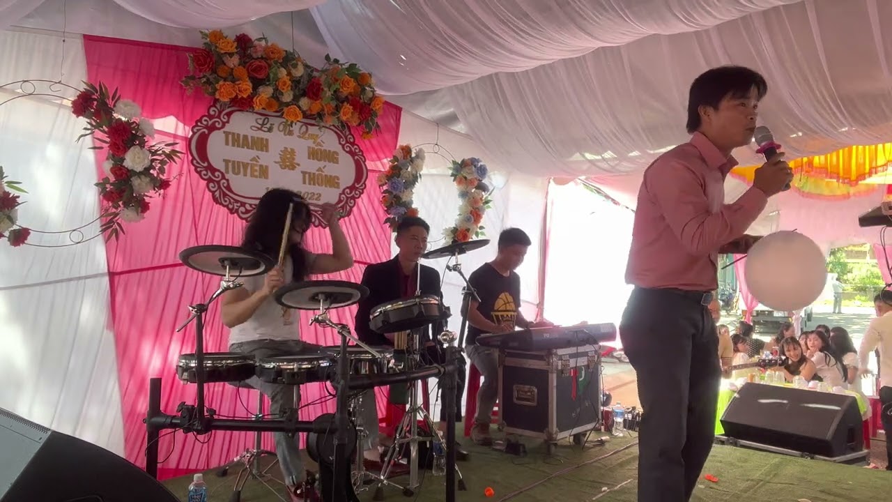 Đám cưới như mơ - hát hay quá anh ơi,hát nữa đi anh ơi - tuyệt phẩm về tiếng trống lẫn tiếng hát