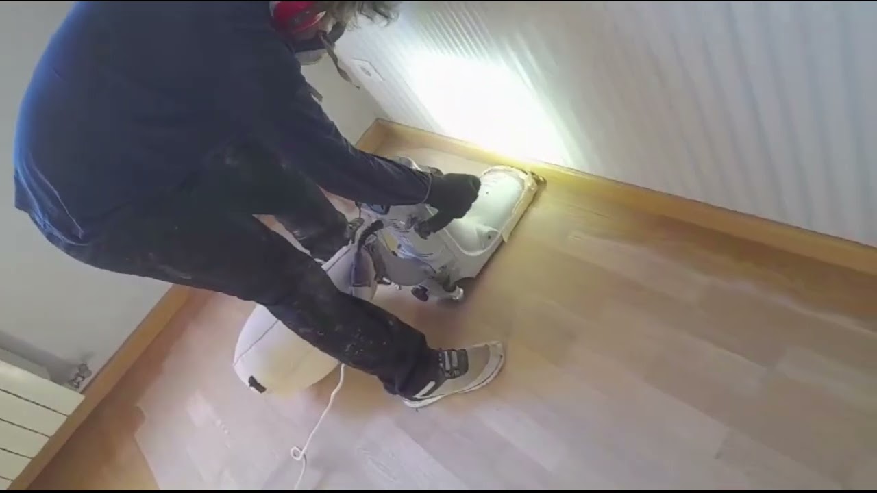 Paso 2: &iquest;C&oacute;mo acuchillar parquet con la Lijadora de Orilla?