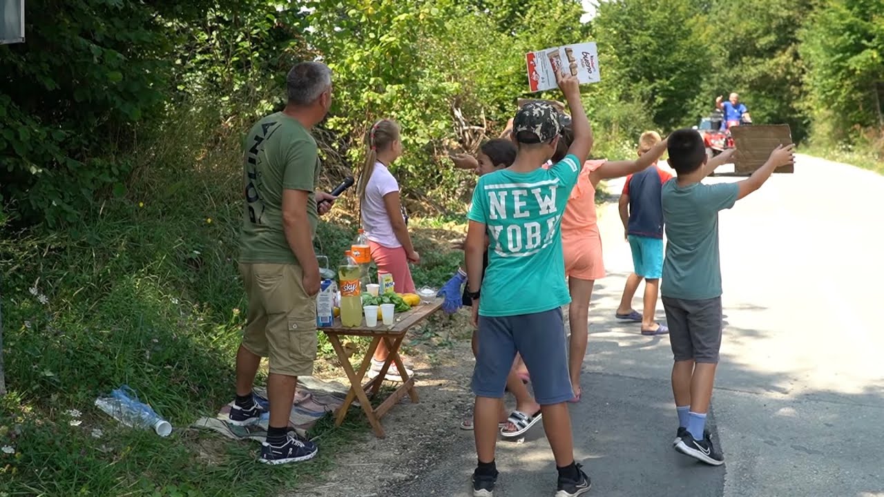 KO SU MALA DJECA ŠTO PRODAJU LIMUNADU UZ CESTU