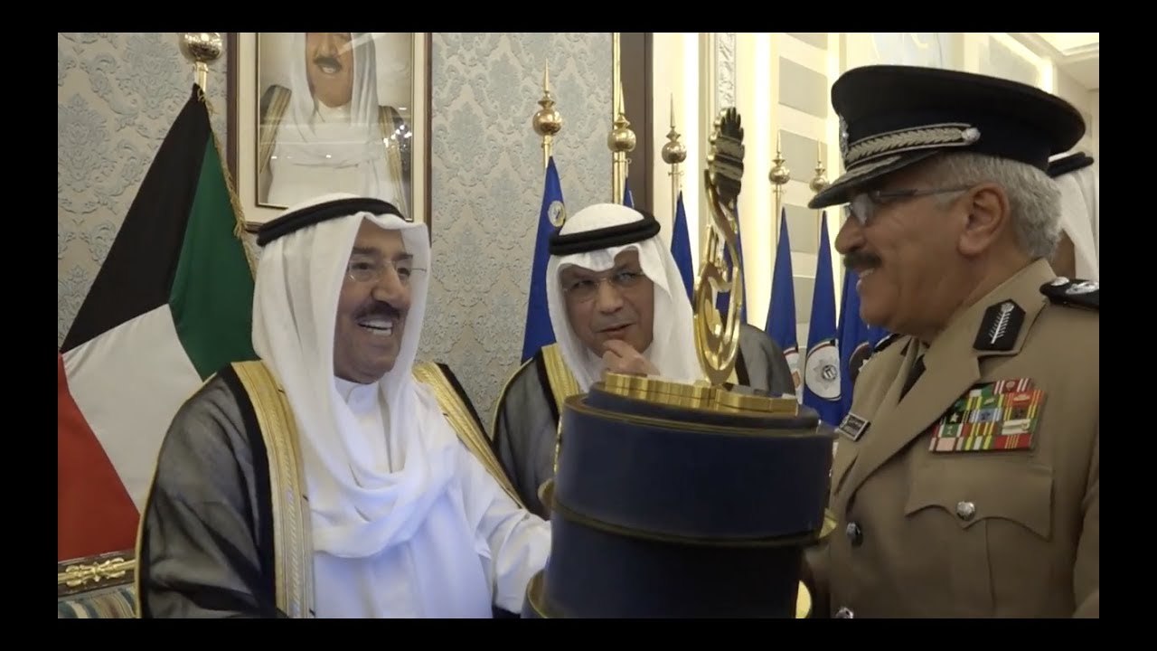 سمو أمير البلاد يقوم بزيارة إلى مبنى نواف الأحمد 