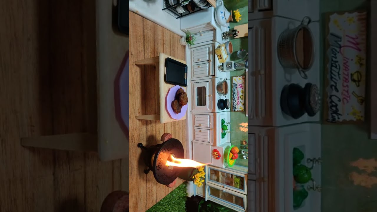 Minatastic Miniature Cooking is live! Tiny Cheese Burger @BayashiTV_