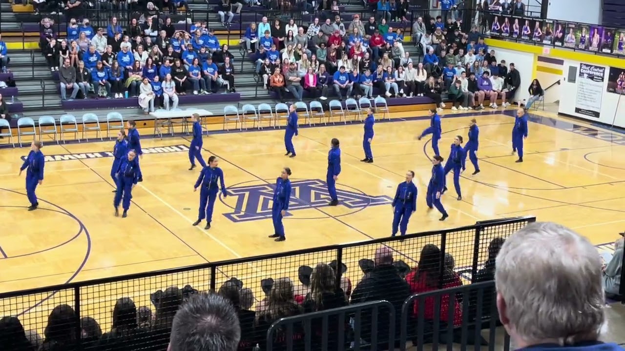 Blue Angels Varsity kick @Montevideo 