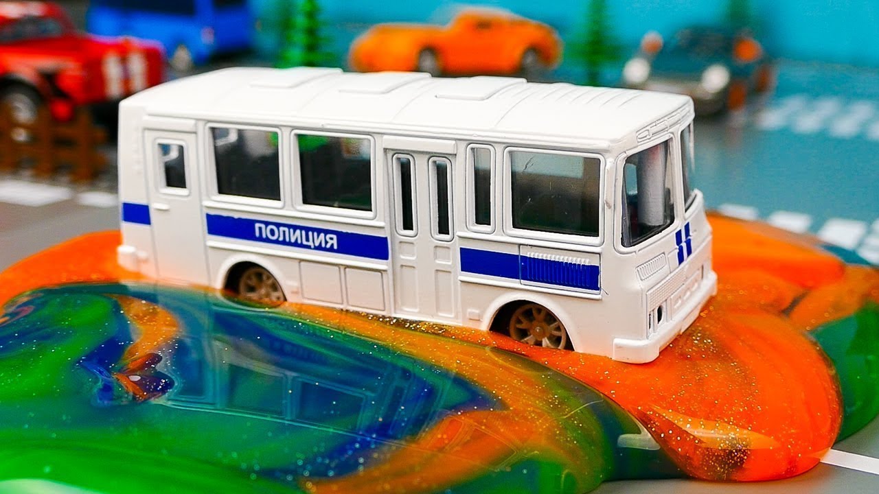 ПОЛИЦЕЙСКАЯ МАШИНА И АВТОБУС СПАСАЮТ СКОРОЮ ПОМОЩЬ! 🚑 Машинки приключения Городе