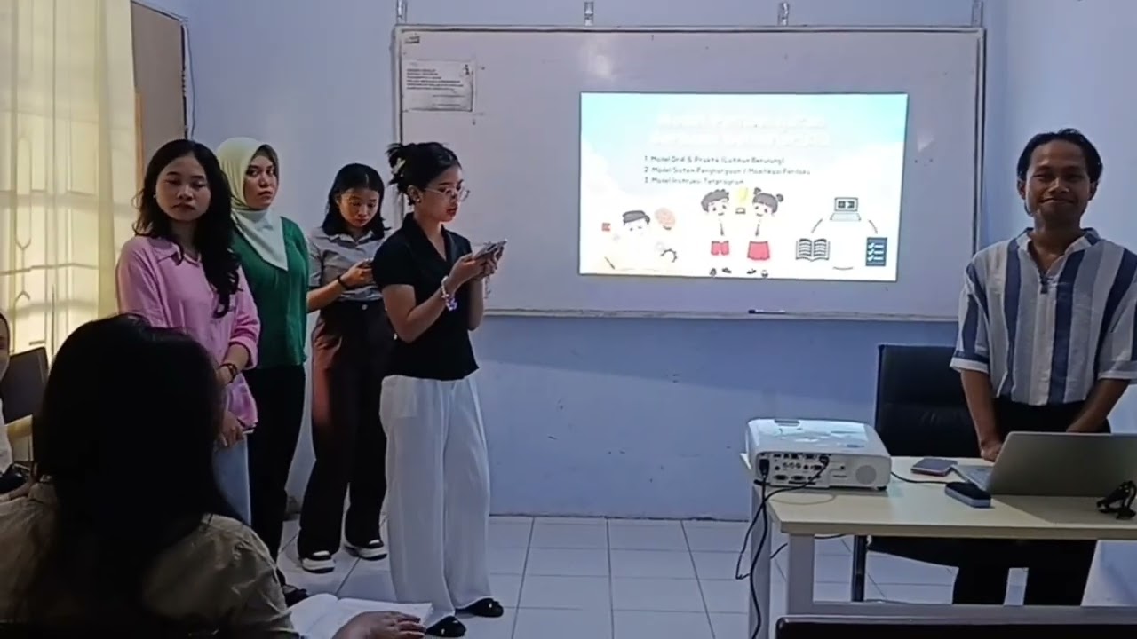 Presentasi kelompok 2 Mata Kuliah Strategi pembelajaran stambuk 2024 kelas C