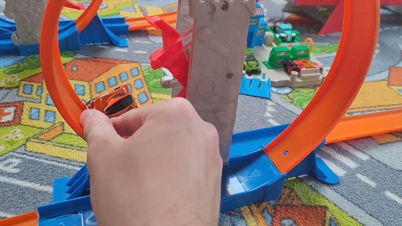 Hot Wheels - Время на трассе! Hot Wheels и вызов пожарной машины!