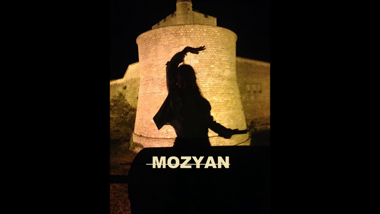 MOZYAN --- S&eacute;villan au claire de lune