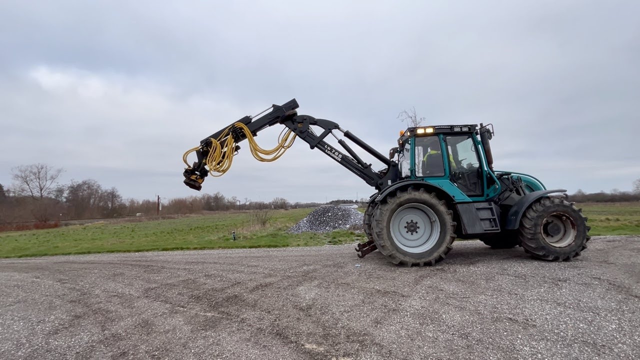 K&oslash;b Skov traktor med logmer kran Pfanzelt 2390 Felix TWT 140 p&aring; Klaravik