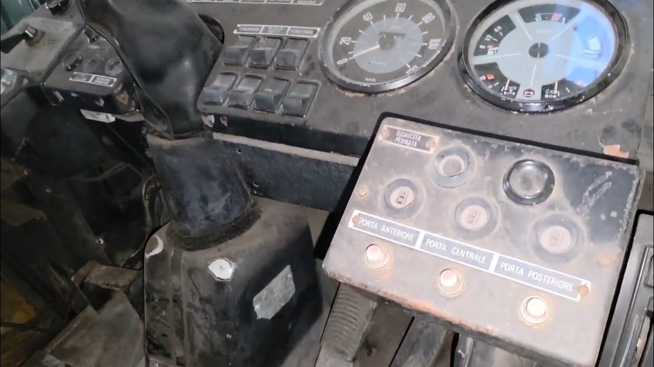 Troppo potente da doverlo depotenziare: Posto guida ed interno del Fiat 421 Il Leone