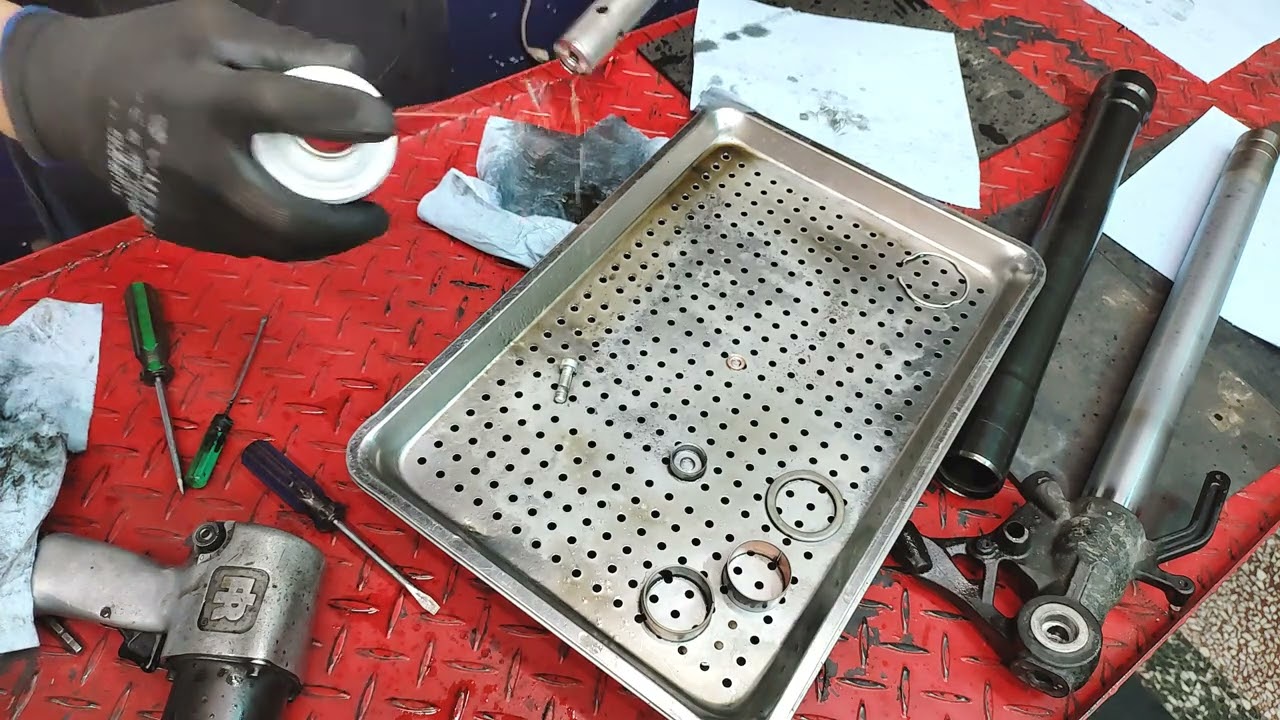 一刀未剪EP25.倒叉避震油土更換法,請準備好塑膠袋???