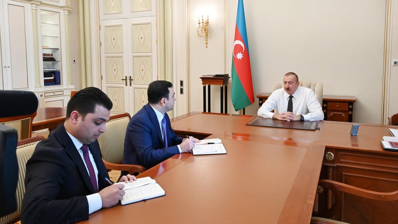 İlham Əliyev  İsmayıllı və Neftçala rayonlarına yeni təyin olmuş  İcra başçılarını qəbul edib
