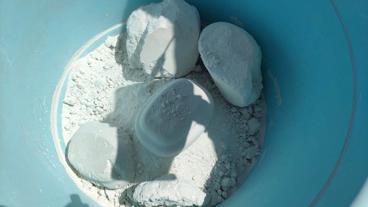 ASMR : 51 - White Cement Dry Crumbling ⚪️◻️ in a tub 🧺 #asmr #muddoodles #whitecement #satisfying