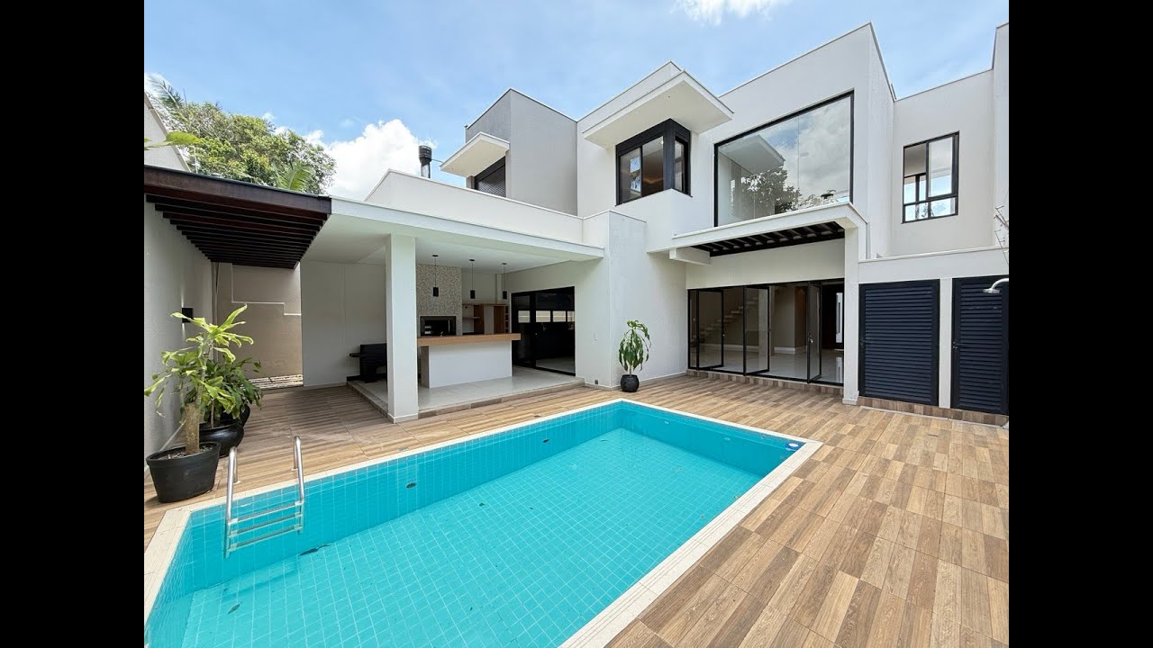 Venda - Casa com 3 quartos no Iririú em Joinville