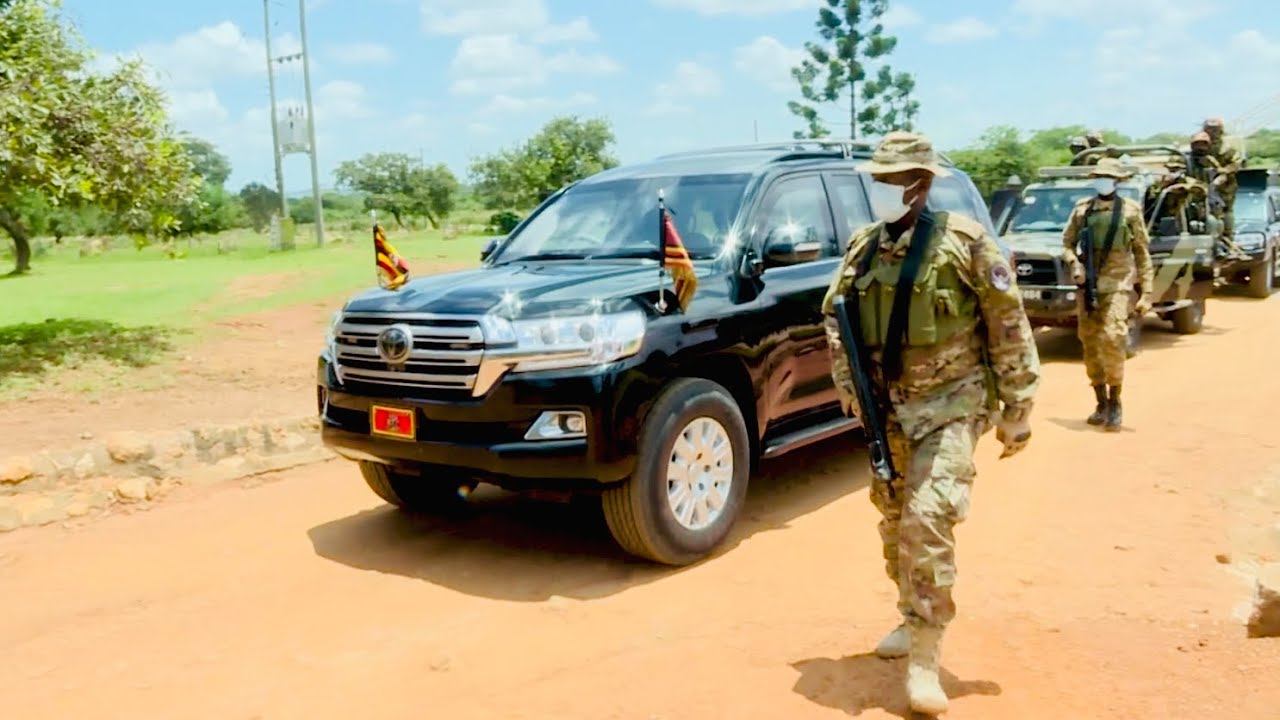Museveni drives himself to the farm, checks on cows with grandchildren and Mama Janet in Rwakitura