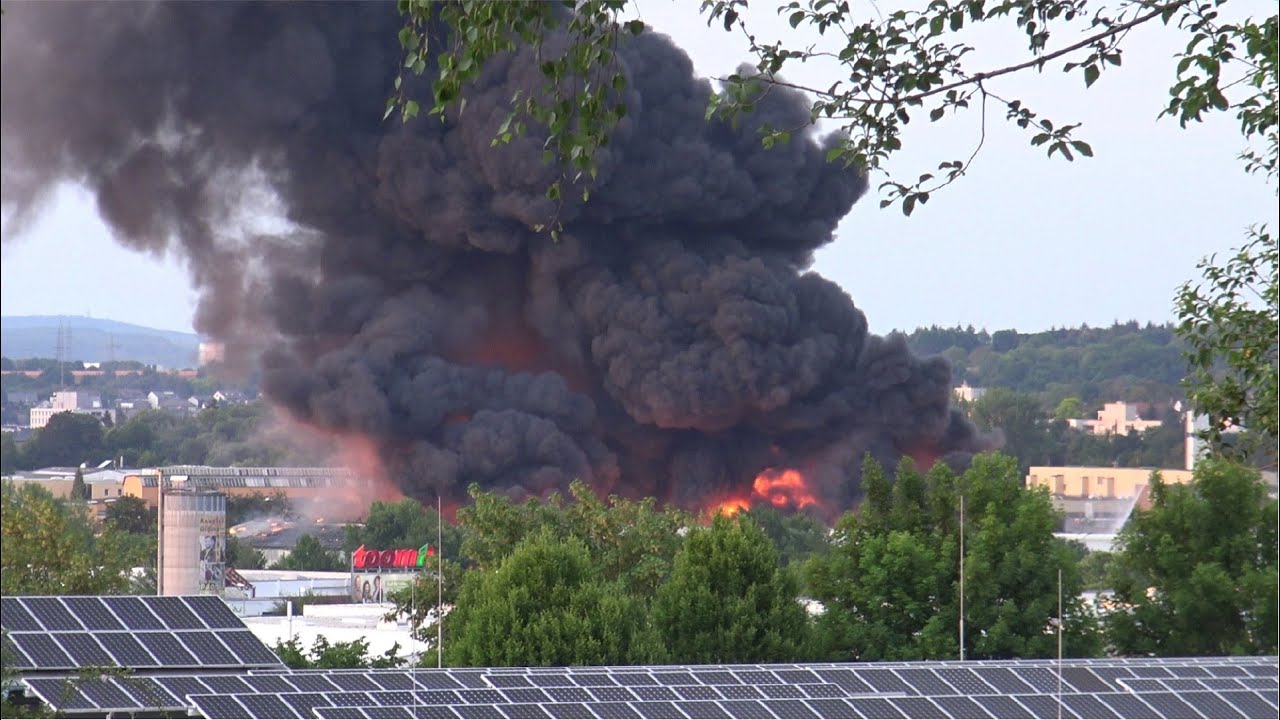 [Großbrand Diez] Einsatzfahrten FW, THW, SEG - Zahlreiche überörtliche Kräfte