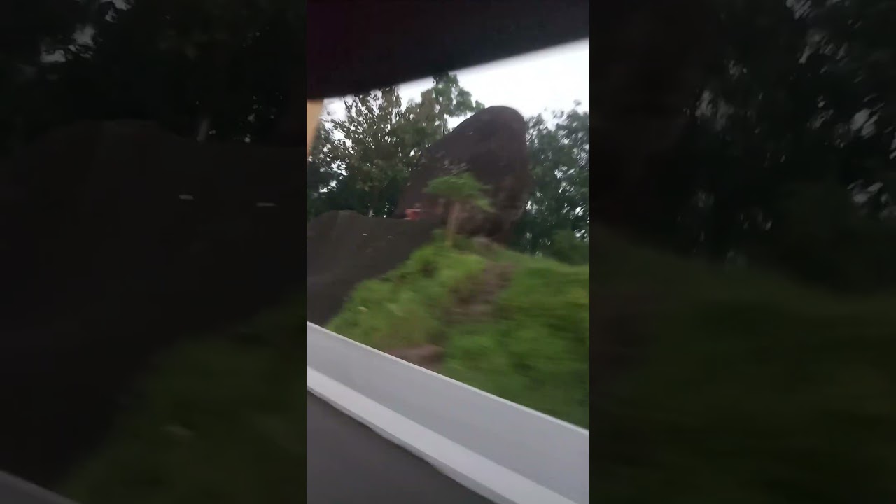 tertangkap sosok misterius di batu bleneng tol cipali km 182  di  jam 17:47 tangal 24 april 2025