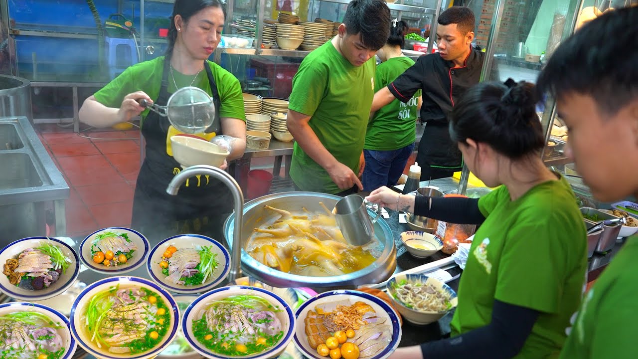 Ăn Xôi Phở Gà Siêu Ngon Chuẩn Gốc Bắc Khu Nhà Giàu Tô từ 55K ở Sài Gòn