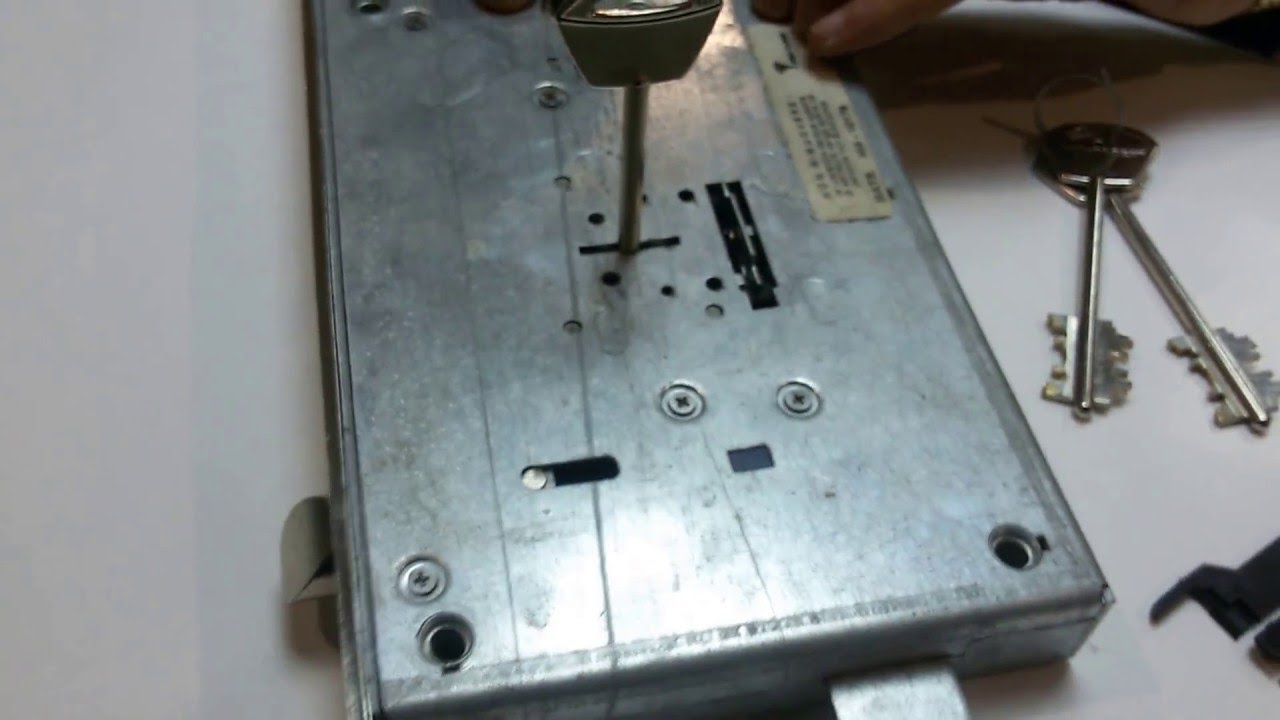 Замок MUL-T-LOCK Matrix