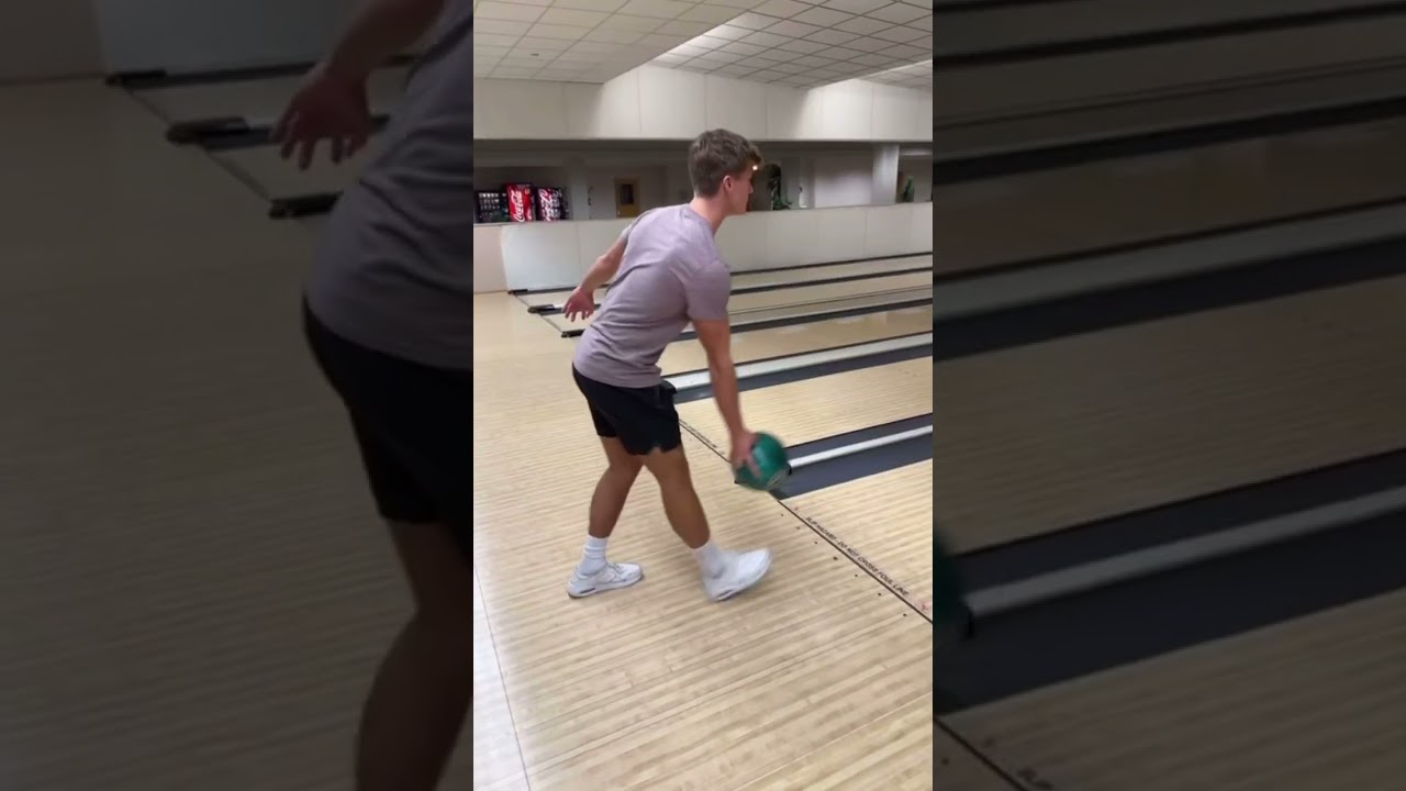 Wii bowling is iconic👑 #fyp #viral #theboys #wiisports #wiibowling #bowling