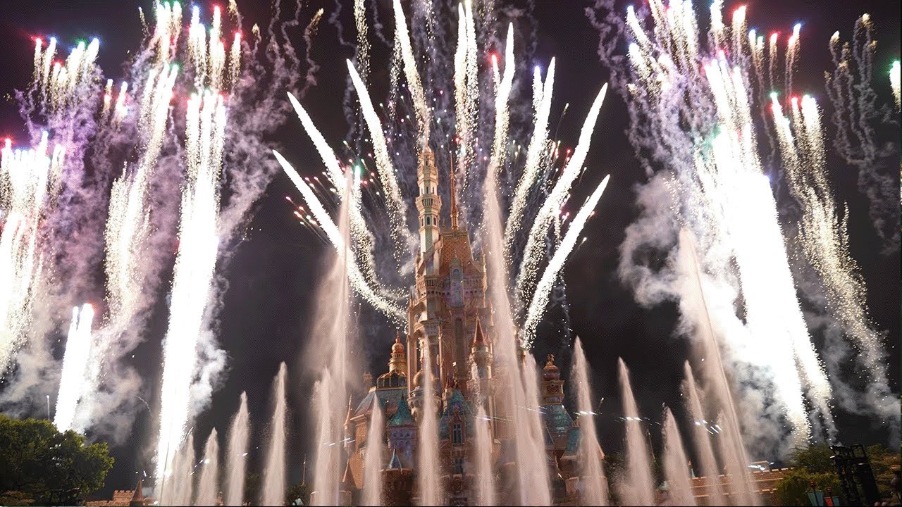 HUGE Disney Fireworks Finale 🎆 Momentous at Hong Kong Disneyland