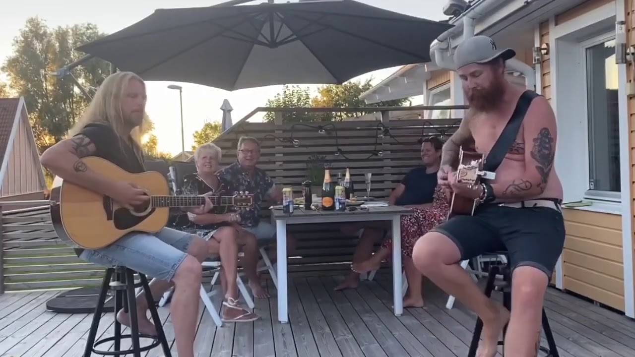 Thom & Mangan gör cover på Bängen trålar av Nationalteatern
