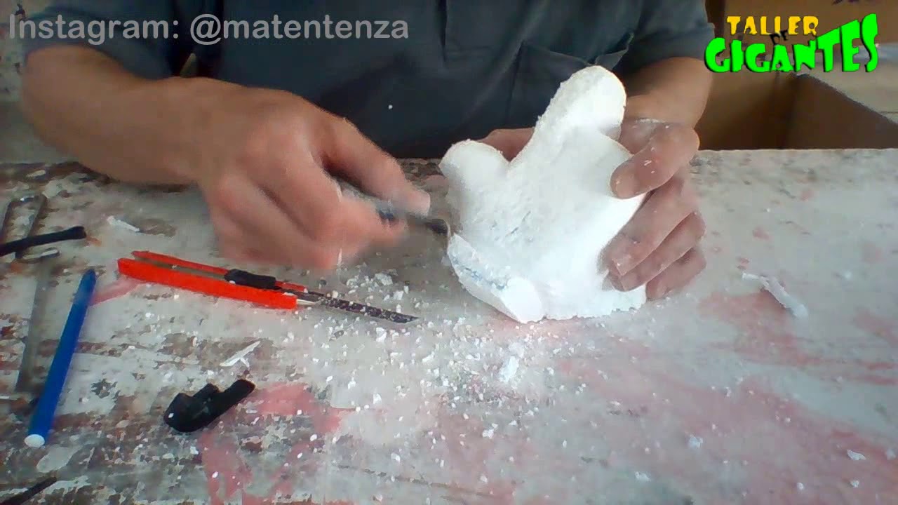 Curso de tallado de poliestireno expandido, segunda parte. Haciendo una mano de Mickey Mouse.