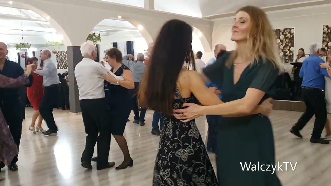 SIOSTRY FANKI TEJ KAPELI przyjechały aż z Iwanisk aby potańczyć na żywo w rytmach Kapeli Jacka Bursy