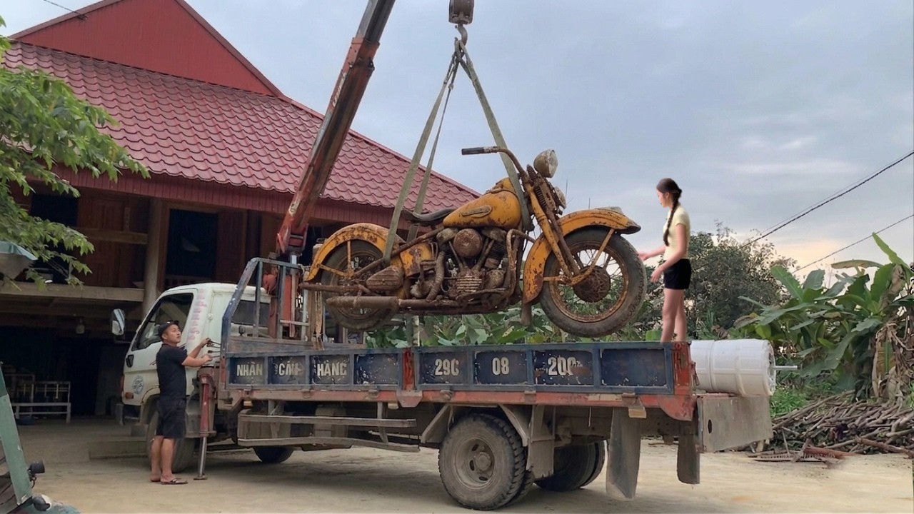 Time-lapse video: Girl restoring a motorbike.