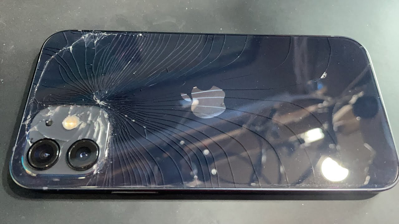 後ろがバッキバキ！ iPhone 12 背面ガラス割れ交換修理