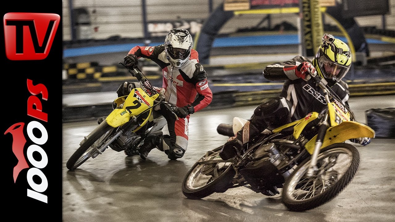 1000PS Betriebsausflug: Vorderradrutscher trainieren. Stürze! Drifts! Geile Supermoto Action.