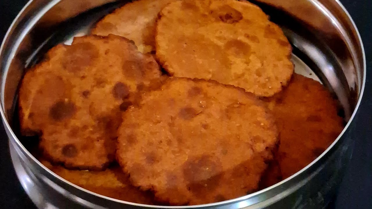 ये पूरी बचपन की याद दिलाती है 😋😋 / Gud wali mithi Puri 
