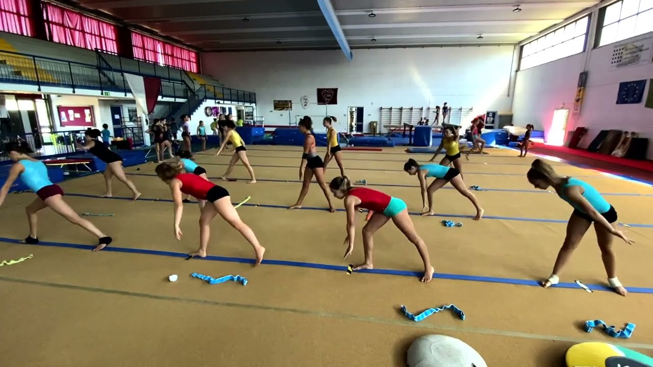 RISCALDAMENTO GINNASTICA FEMMINILE - New warm up workout with the IL MIKY Gymnastics