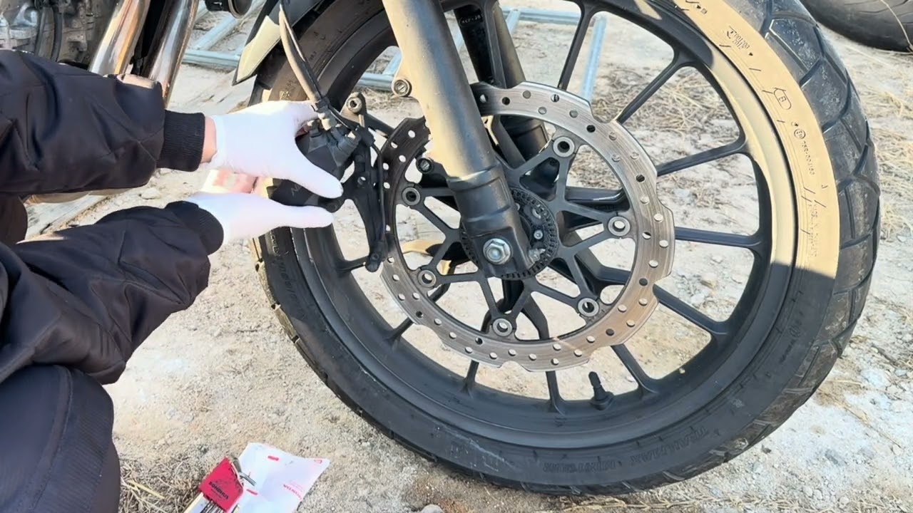 CB500X 브레이크 패드 교체, 힘쓰지 마세요! 캘리퍼 쏙 빼는 10초 꿀팁