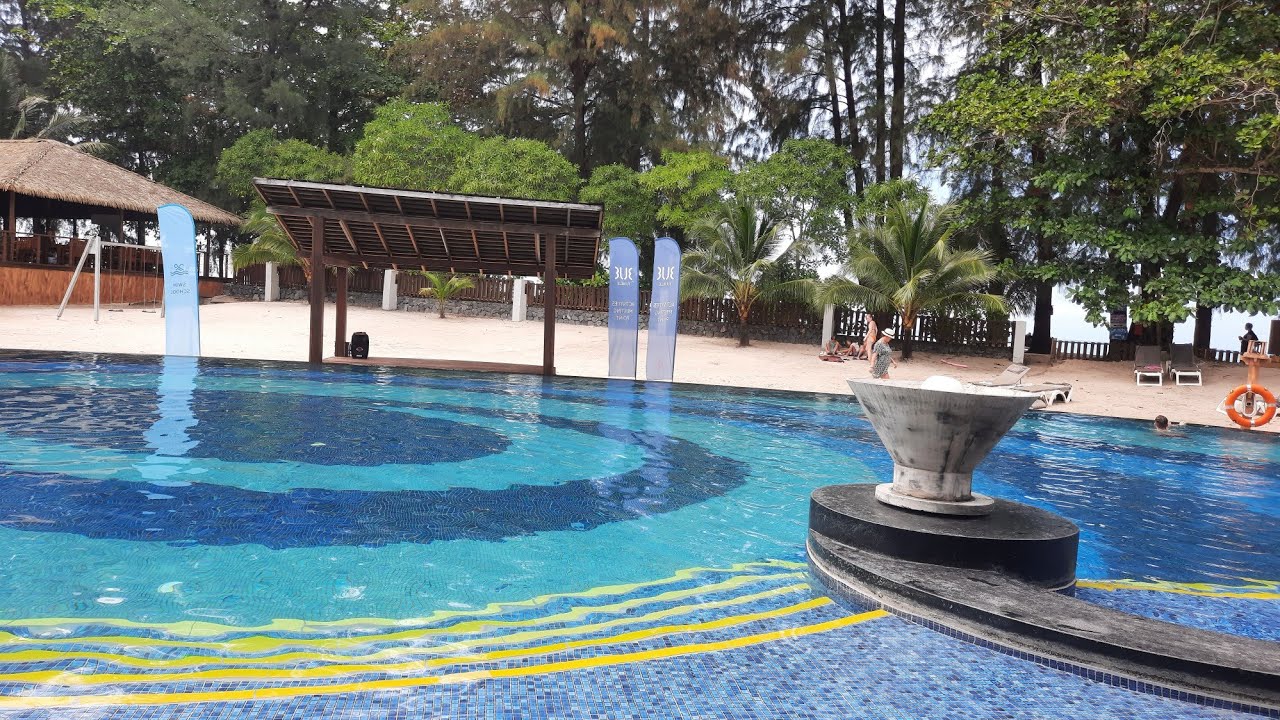 Отдых в Таиланде. Прекрасный отель. Бассейны отеля Mai Khao Lak