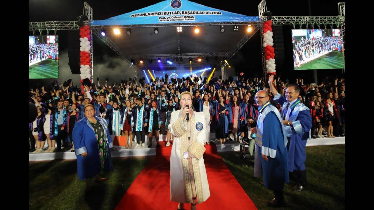Akdeniz Üniversitesi’nde mezuniyet coşkusu