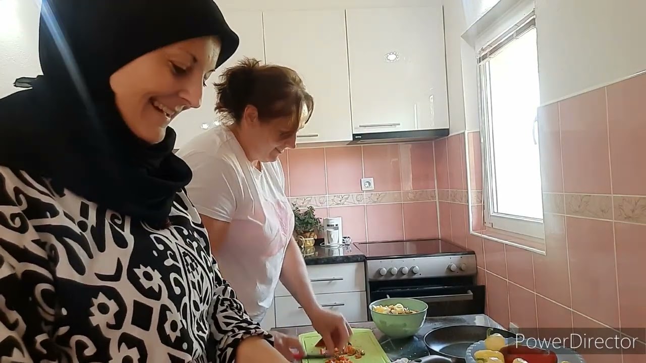 U  gostima kod Rodice🩷pravile smo ŠLJIVOPITU🩷I paprike uz dodatak mesa na moj način  / sve se pojelo